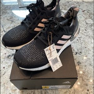 Adidas Ultraboost size 8 women, Blck/pink/camo